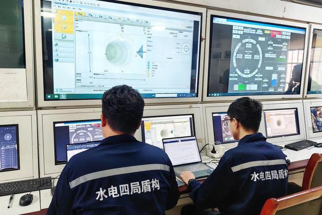 武汉地铁12号线：穿高校越铁路克服地下重重风险！(图2)