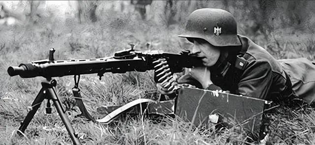 士兵给武器起的那些五花八门绰号-没良心炮、喀秋莎、希特勒电锯(图2)