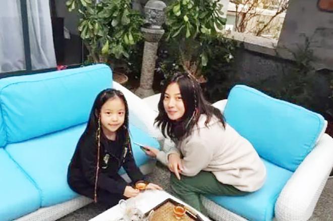 赵薇女儿的5张照片曝光！这位漂亮的小公主笑容背后有眼泪(图4)