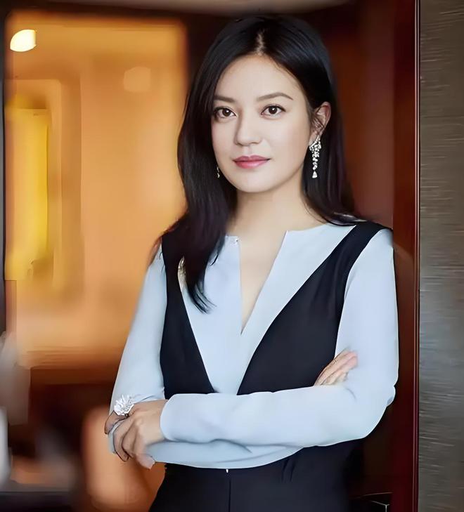 赵薇女儿的5张照片曝光！这位漂亮的小公主笑容背后有眼泪(图9)
