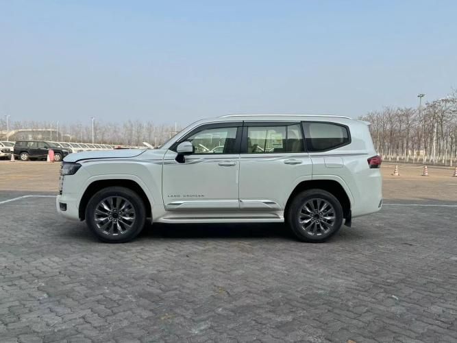 2024款丰田酷路泽LC300陆地巡洋舰35TGXR最新价格配置简介(图3)