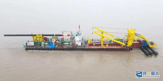 国内首艘全电驱拼装式深水绞吸挖泥船下水(图2)