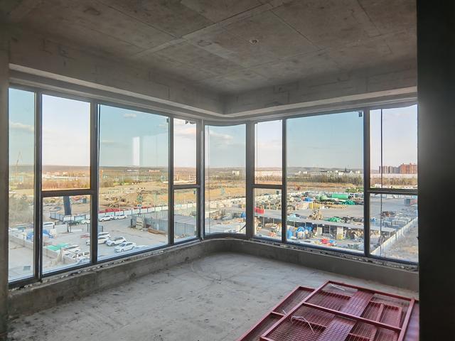样板间亮堂的落地大窗建设时咋加了格挡？开发商：属二次深化设计是“升标”非“降标”(图4)