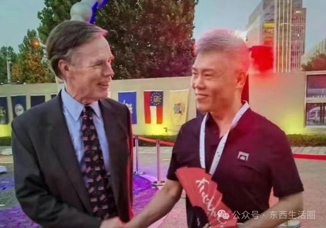 司马南最新消息！被曝在美国沙滩与美女翻滚！照片流出。。。(图4)