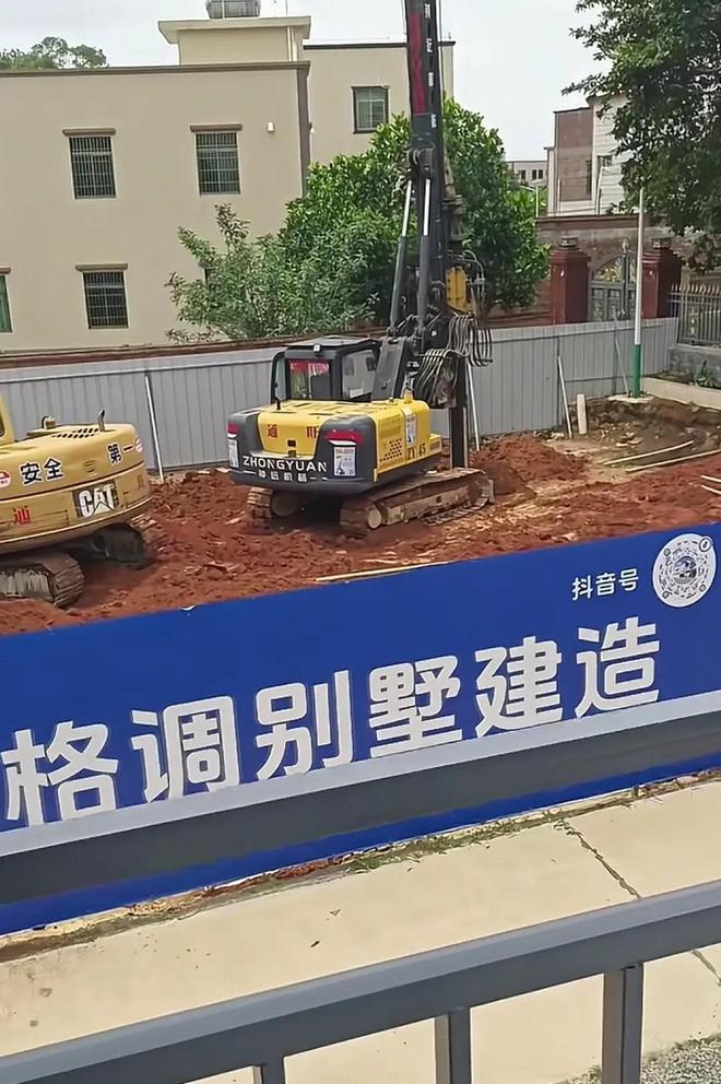 全红婵老家盖房场面很大设立项目部深柱桩挖好大型设备入驻(图8)