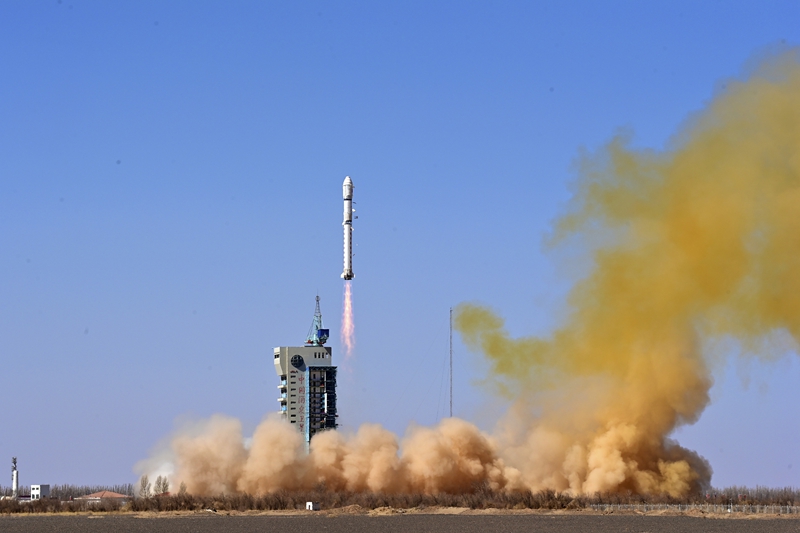 我国成功发射卫星互联网技术试验卫星(图1)