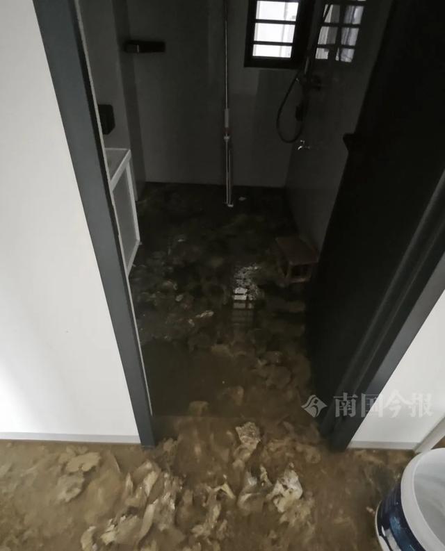 婚房被粪水浸泡！业主崩溃：全屋都是无法接受(图2)