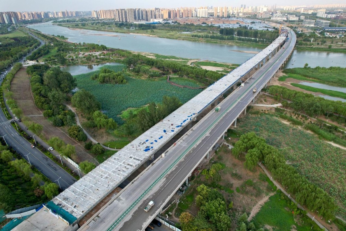 西兴改扩建项目渭河特大桥顺利全桥合龙(图1)