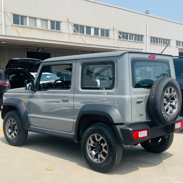 2025款铃木吉姆尼自动三门顶配强悍而精致的纯硬派越野小SUV(图3)