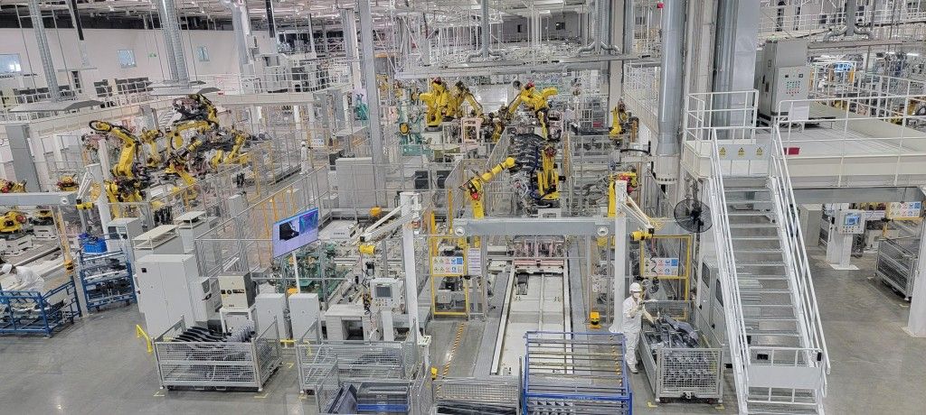 广汽本田首款量产新车P7下线新能源工厂正式落成(图2)