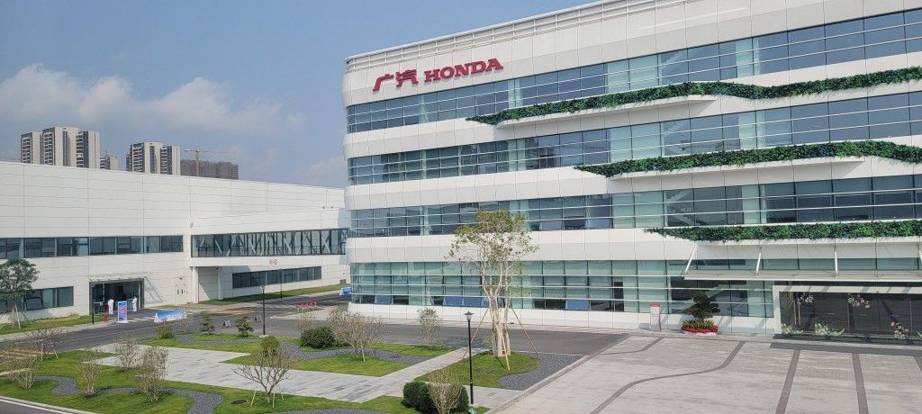 广汽本田首款量产新车P7下线新能源工厂正式落成(图10)