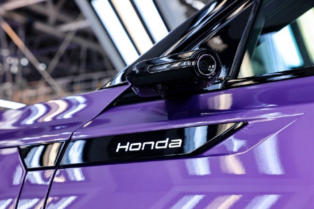 广汽本田首款量产新车P7下线新能源工厂正式落成(图9)